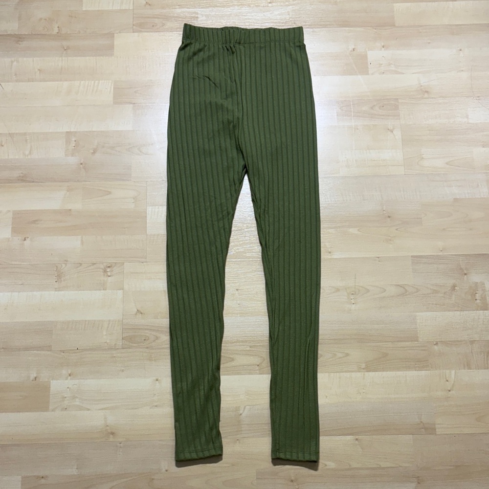 📦 Ribbed Olive Green Women's Leggings NWOT (S-6| M-14| L-1| XL-9)